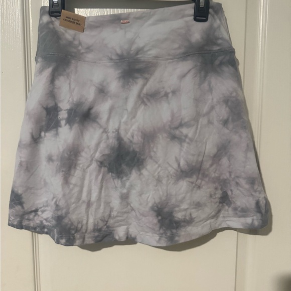 PINK Victoria's Secret Gray Tie-Dye Skort - Picture 2 of 2